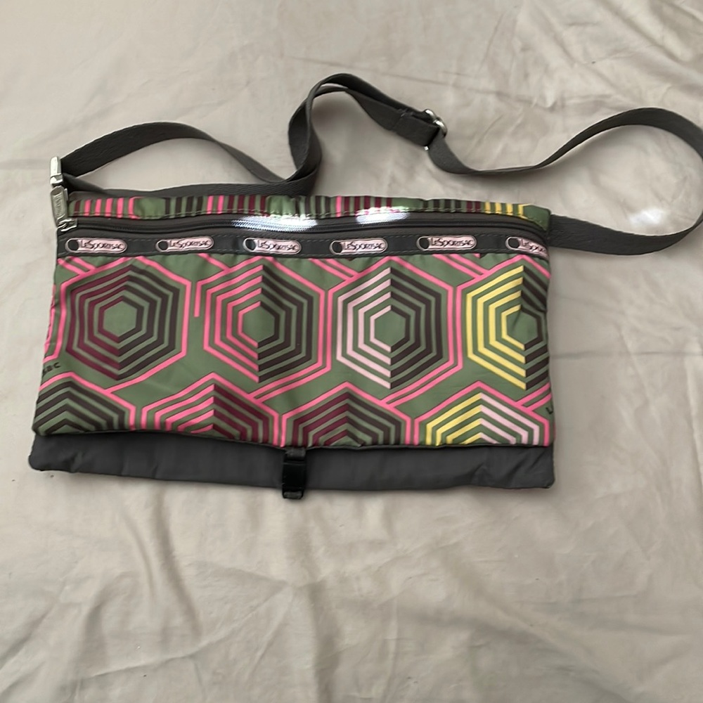 NWOT multi use Sportsac belt bag/cosmetic bag/purse. Approx. 11.5x6 inches